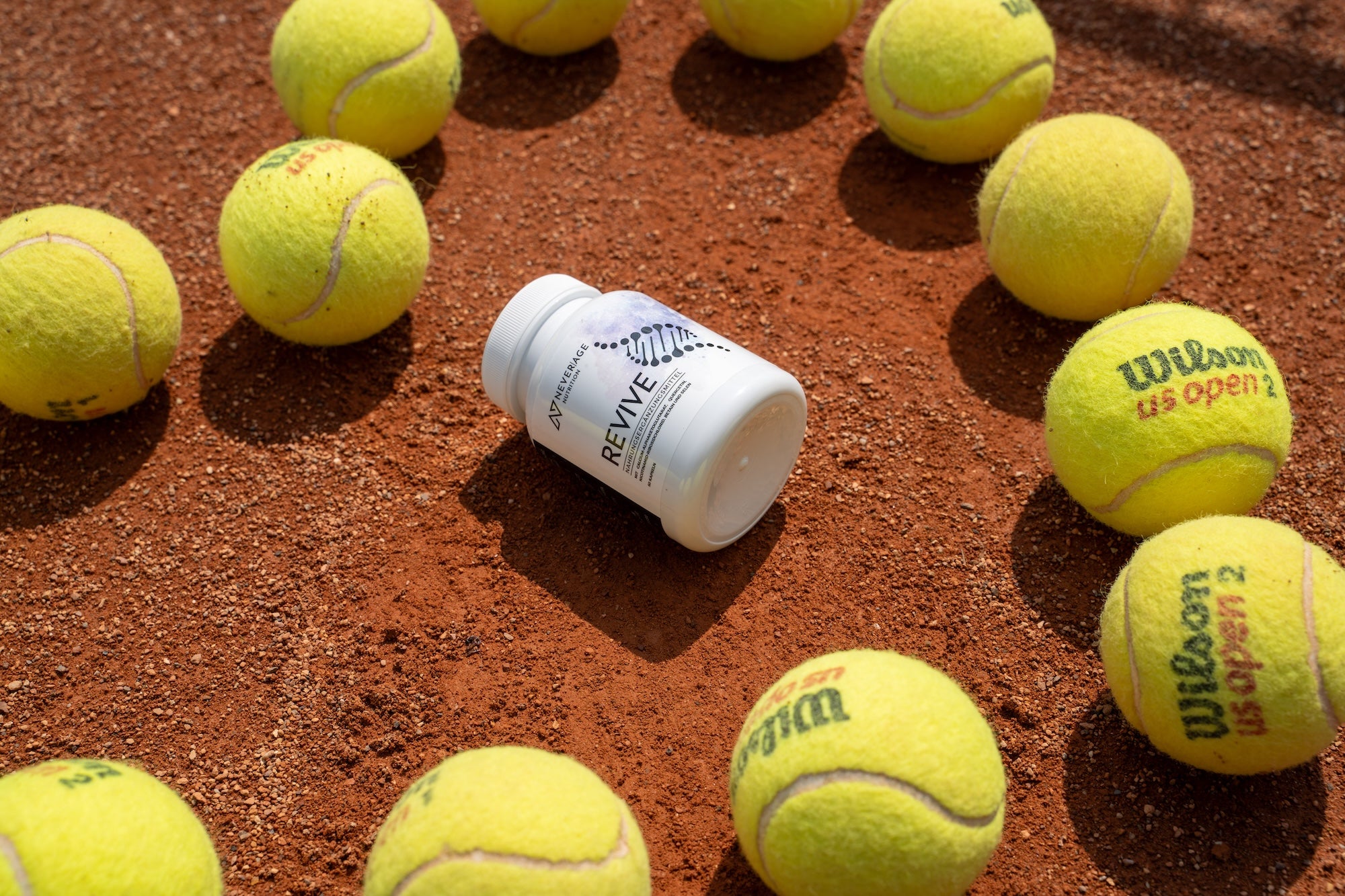 Revive NAD+ Nahrungsergänzung mit Tennisbällen