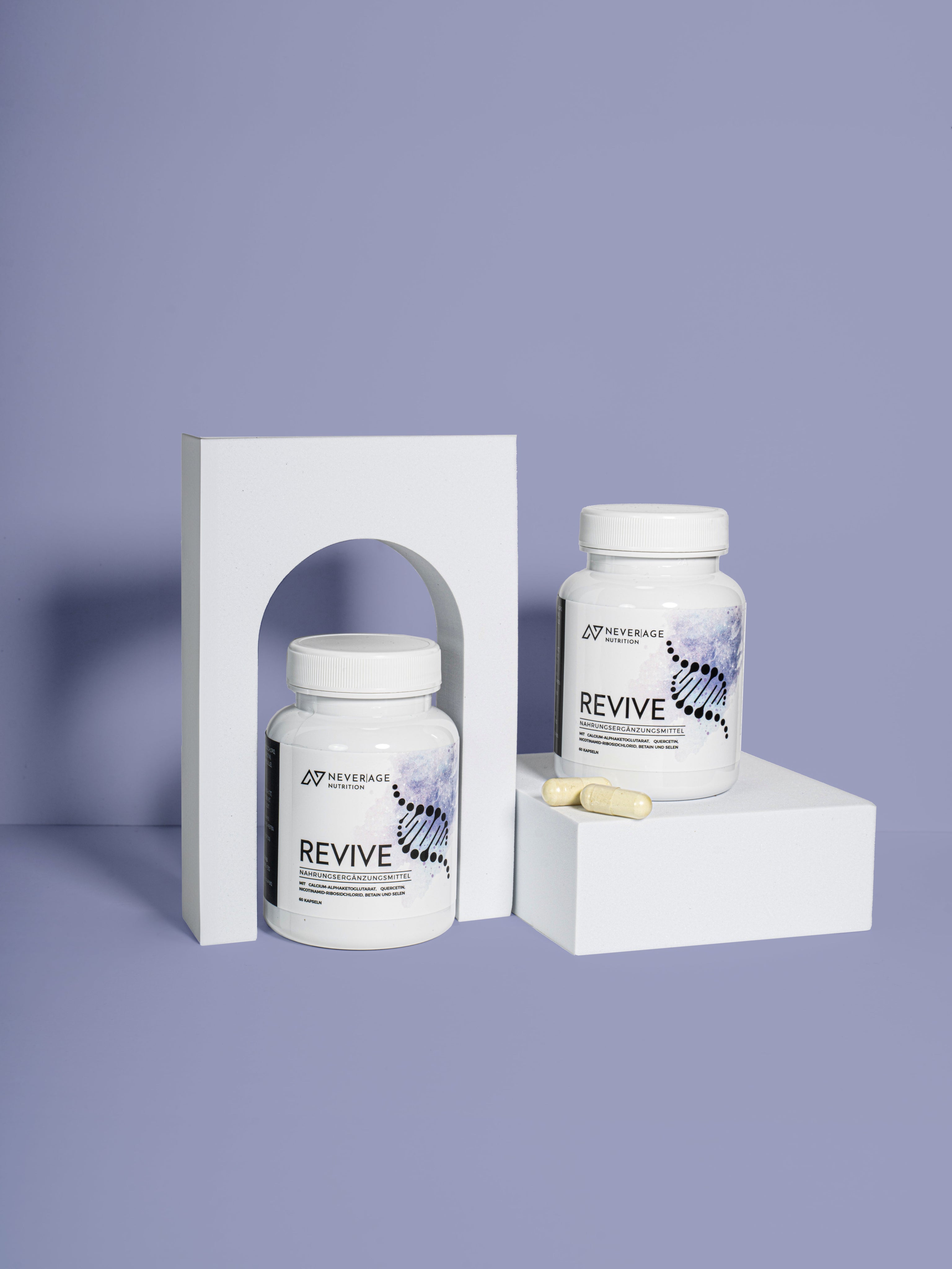 Zwei Revive NAD+ Booster auf Podest